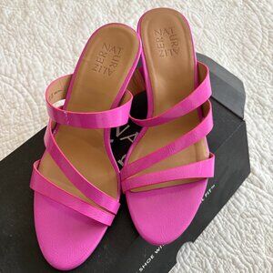 NATURALIZER Women's BREONA Slip-On Wedge Sandal, Candy Pink, Size US  8 box